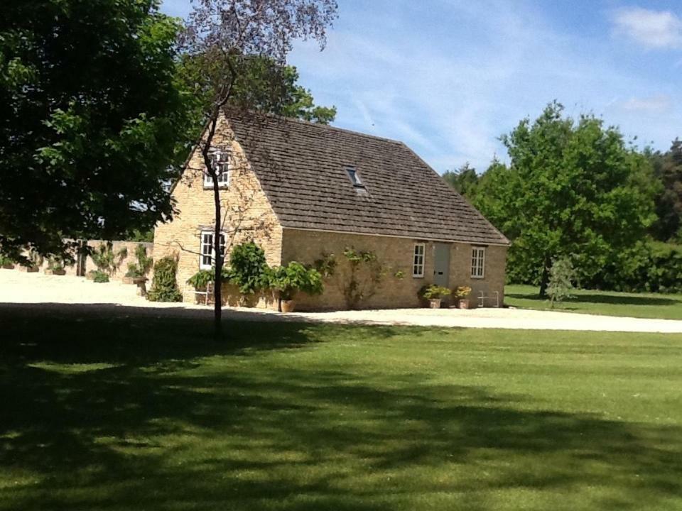Gardeners Cottage Crudwell Екстериор снимка